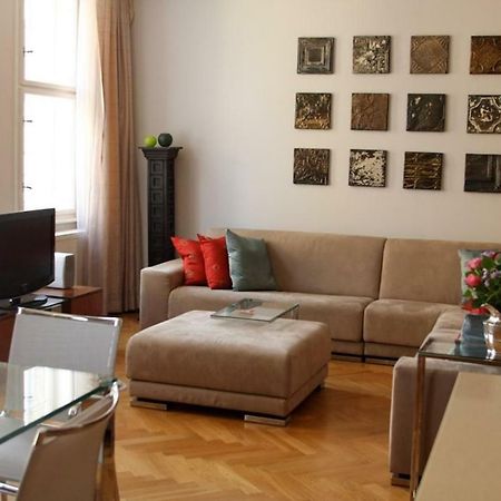 Spacious Elegance In The Heart Of Old Town Prague Extérieur photo