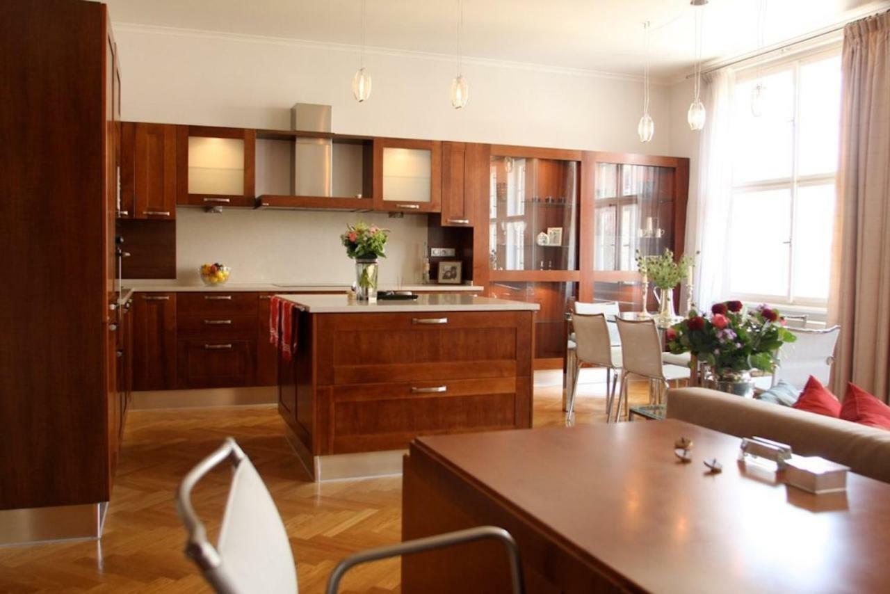 Spacious Elegance In The Heart Of Old Town Prague Extérieur photo